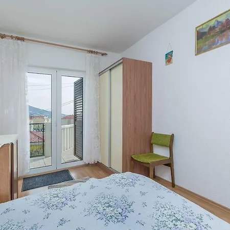Josip Apartment *